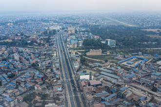 यातायात व्यवस्थापन प्रभावकारी बनाउन नारायणगढ बजारमा अनुगमन