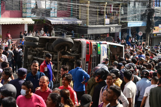 तारकेश्वरबाट माछापोखरी आउँदै गरेको बस दुर्घटना, २० भन्दा बढी घाइते