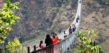 बागलुङमा आन्तरिक पर्यटकको भीड, मुख्य रोजाइमा धार्मिकस्थल 