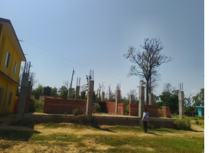 २० लाख लागतमा बन्दै थियाे विद्यालयको दुई कोठे भवन, बजेट अभावमा अधुरो