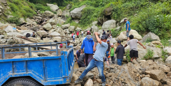 ताप्लेजुङकाे मैवाखोलामा तीन लाख ५० हजार बराबरको श्रमदानबाट काठेपुल निर्माण