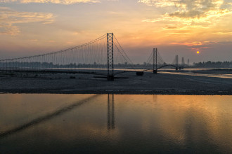 सुविधासँगै पर्यटक पनि तानिरहेको दोधारा चाँदनी पुल (तस्बिरहरु)