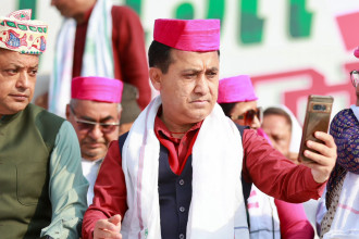 सरकार जसले पनि बनाउँछ, प्रश्न देश कसले बचाउँछ? भन्ने होः  उपसभापति शर्मा