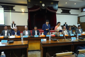 राज्य व्यवस्था तथा सुशासन समितिका सभापतिको सपथ