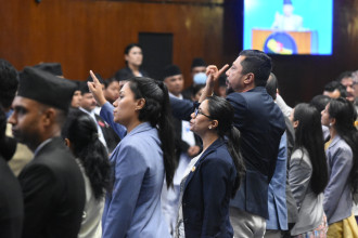 संसदमा रास्वपाको नाराबाजी, राप्रपाद्वारा बहिस्कार