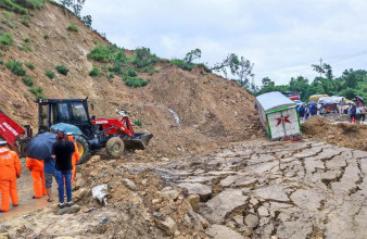 दाउन्ने सडक खण्ड भासियो, कालीगण्डकी करिडोर र बीपी राजमार्ग अवरुद्ध 