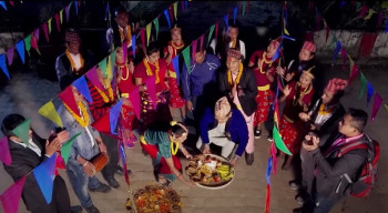 तिहार रमझमः ‘भन् भन् भाइ हाे दिउसिरे’,  ‘भैलिनी आइन् आँगन’