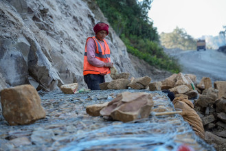 धुलिखेल-खावा सडकको काम धमाधम, समयभन्दा अघि नै सक्ने लक्ष्य (तस्बिरहरु)