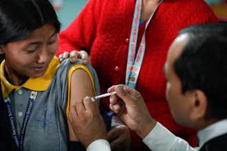 ढोरपाटनमा फैलिएको दादुरा अझै नियन्त्रणमा आएन, साढे ५ हजार किशोरकिशोरीलाई लगाइयो खोप