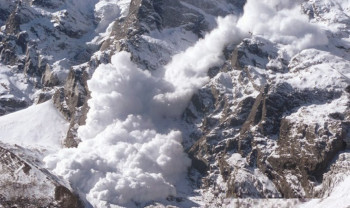 मनास्लु क्षेत्रमा एक विदेशी पर्यटक पहिरोमा पुरिइन्