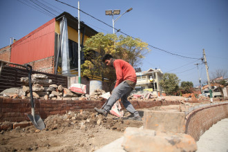 गहना पोखरीलाई पुरानै शैलीमा गरिँदै पुनर्निर्माण (तस्बिरहरु)