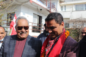 कांग्रेस महामन्त्री पौडेललाई वरिष्ठ कलाकार निर शाहले जितको शुभकामना दिए,  भने– ‘अल द बेस्ट’