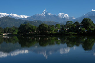माछापुच्छ्रे मुस्कुराउँदा पर्यटकीय शहर पोखरा सुनसान