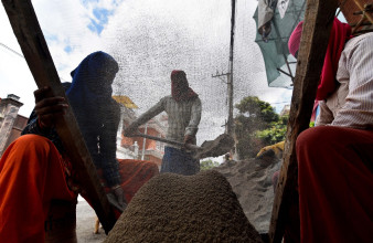 नेपालसहित विश्वभर मनाइँदै मे दिवस, श्रम मूल्य नपाएको मजदुर गुनासो (फोटो फिचर) 