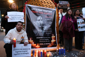 इनिसा हत्या प्रकरणका दोषीलाई कारबाही माग गर्दै अमेरिका दीप प्रज्वलन (तस्बिरहरू)