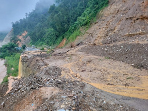 पहिरोमा पुरिएका ६ विद्यार्थीको शव काठमाडौं लगियो