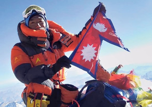 विश्वर्कीतिमानी कामीरिता शेर्पाले ३० औं पटक गरे सगरमाथा आरोहण 