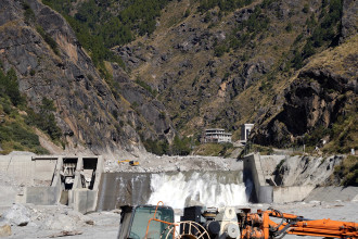 ठप्प छ नेपाल–चीन सीमाको केरुङ नाका (तस्बिरहरु)