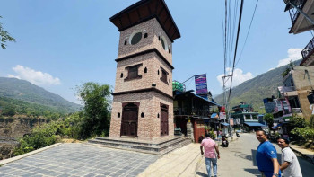 पर्यटकको आकर्षणका लागि कुश्मा बजारमा बनेकाे घण्टाघर २ वर्षदेखि प्रयोगहीन 