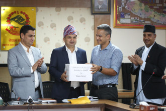 क्यान्सरको उपचारमा प्रयोग हुने अत्यावश्यक औषधि हस्तान्तरण