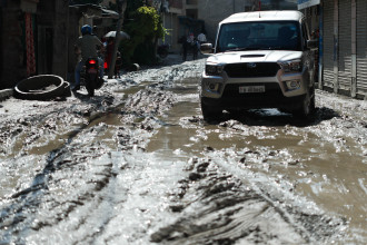 काठमाडौंका सडक हिलाम्मे, जनतालाई सास्ती (तस्बिरहरू)