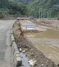 सामान्य वर्षाले नै मुग्लिन–पोखरा सडकमा सास्ती