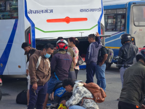 दसैं मनाएर काठमाडौं फर्किने यात्रुको बढ्याे चाप (तस्बिरहरू)