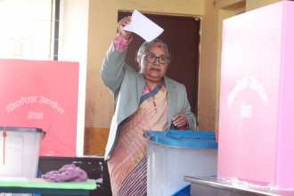 प्रधानमन्त्री कार्कीद्वारा मतदान, जिम्मेवारी पूरा गरेकामा खुसी रहेको प्रतिक्रिया