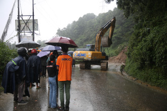 पहिराले अवरुद्ध सिद्धार्थ राजमार्ग एकतर्फी सञ्चालन