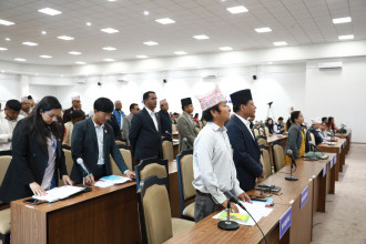 प्रतिनिधिसभा बैठकमा आज पनि अवरोध, प्रधानमन्त्रीले रोस्ट्रमबाटै माफी माग्नुपर्ने अडान