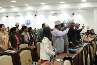 विपक्षी दलले विरोध जनाएपछि प्रतिनिधिसभा बैठक १५ मिनेटका लागि स्थगित