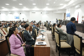 संसदमा हर्क साम्पाङले खोजे प्रधानमन्त्री, आज पनि ‘प्ले कार्ड’ प्रदर्शन