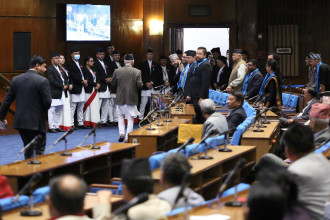 संसद् बैठकमा प्रतिपक्षी अवरोध, बोल्न पाएनन् प्रधानमन्त्री