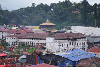पुरातत्त्वकाे पत्राचारपछि पशुपतिनाथ मूल मन्दिरभित्रबाट हटाइयो फलामे बार