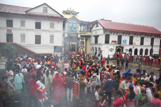 साउने संक्रान्ति पर्व लुतो फालेर मनाइँदै, पशुपतिनाथसहित देशभरका शिवालयमा भक्तजनको घुइँचो