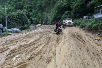 यस्तो छ फर्पिङ हुँदै हेटौंडा जाने बाटो (तस्बिरसहित)