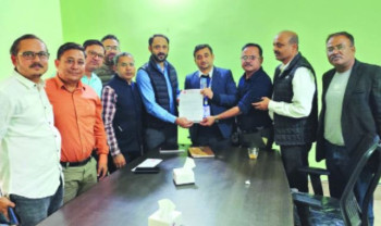 बिमा प्राधिकरणलाई मोरङ उद्योग व्यापार संघले बुझायो ज्ञापनपत्र