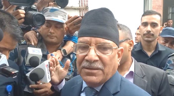 रविलाई भेट्न नख्खु कारागार पुगे प्रचण्ड, भने- ‘दुब्लाउनुभएछ, अनुहारमै देखिन्छ’
