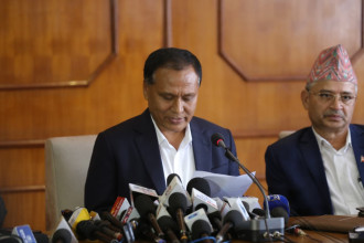 तुइन खोला पहिरो हटाउन रातीमा पनि कामः पूर्वाधारमन्त्री घिसिङ