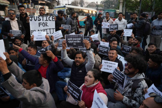 भारतमा नेपाली छात्राको मृत्युपछि विद्यार्थी लखेटिए, काठमाडौंमा आन्दोलन सुरु (फोटोहरू)