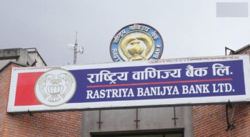 प्रदर्शनकारीद्वारा राष्ट्रिय वाणिज्य बैंक बानेश्वर शाखामा तोडफोड