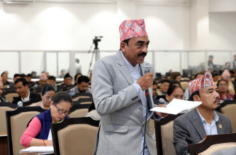 संसद् बैठकः अर्थतन्त्रलाईँ गतिमा हिँडाउनदेखि महँगी नियन्त्रणसम्मका माग