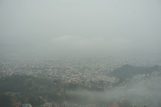 बिहानैदेखि उपत्यकामा वर्षा, जनजीवन प्रभावित (तस्बिरहरु)