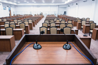 सिंहदरबारभित्र नवनिर्वाचित सांसदको शपथ ग्रहण गराउन अस्थायी हल बनाउँदै (तस्बिरहरू)