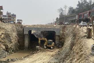 अरनिको राजमार्ग विस्तारः बिटुमिन अभावले निर्माणमा ढिलाइ