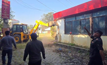 स्काउट परिसरमा निर्मित खड्का ल्यान्डका संरचनामा महानगरले चलायो डोजर