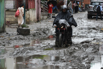 हिलाम्य काठमाडौंका सडक (तस्बिरहरू)