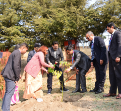 नेपाल एसबिआई बैंकद्वारा पशुपति मन्दिर परिसरमा वृक्षारोपण