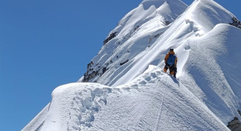 रोल्वालिङ हिमपहिरोः खराब मौसमले हेलिकप्टर फर्कियो, भोलिदेखि उद्धार सुरु