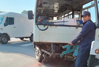 तीनकुनेमा बसले मारुती भ्यान र मोटरसाइकललाई ठक्कर दिँदा युवतीको मृत्यु, तीन जना घाइते